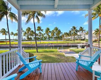 Waterfront luxury Villa 19 with sunset views and boat slip townhouse - Marathon - Patio