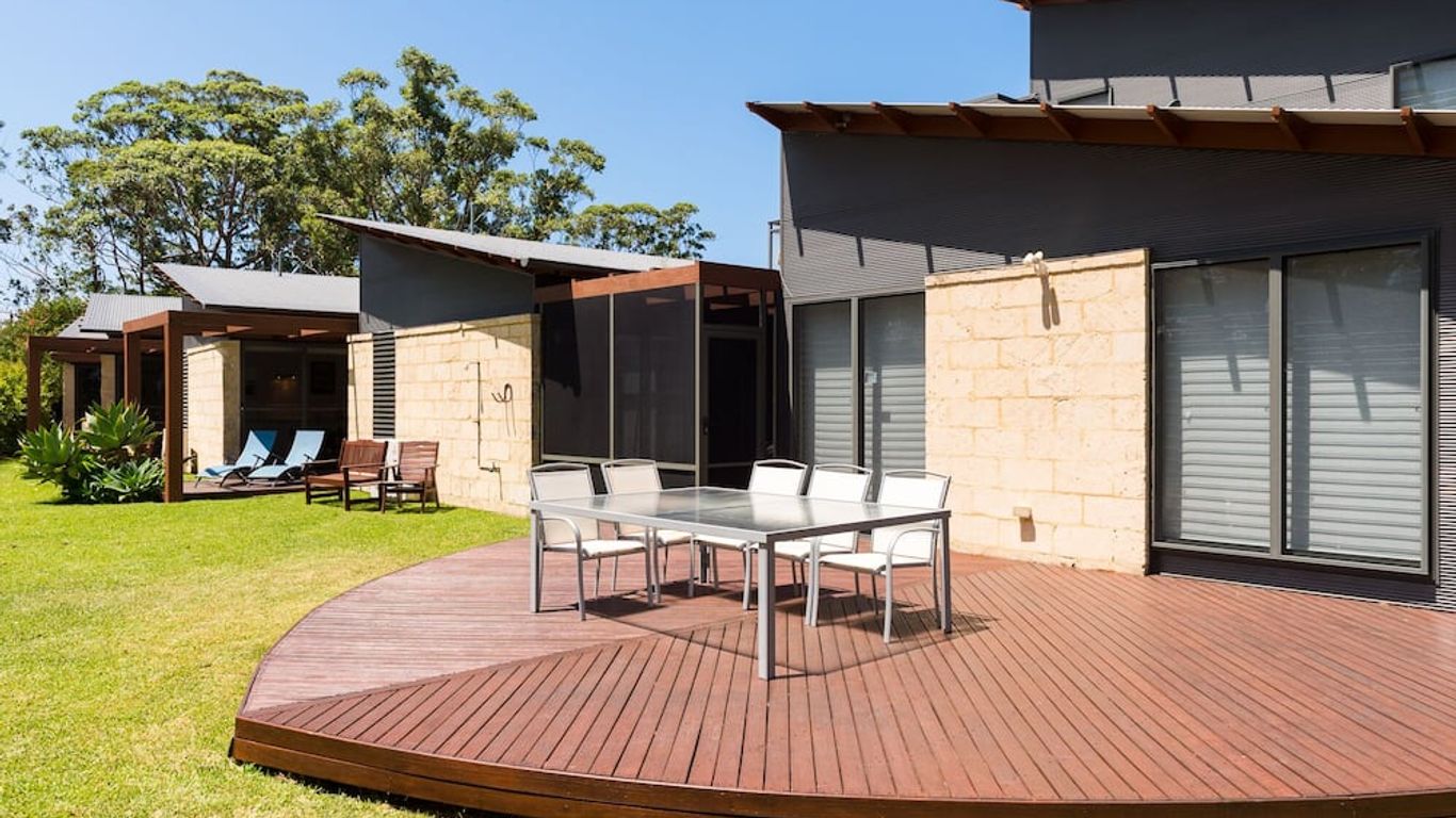 By the Beach B&B Self Contained Apartments