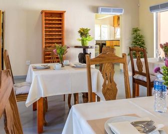 Sabie Retreats Guest House - Sabie - Essbereich