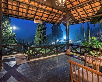 Grand Whiz Hotel Bromo - Sukapura - Parveke