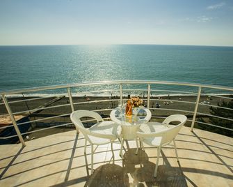 Kobuleti Pearl Of Sea Hotel & Spa - Kobuleti - Balcón