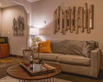 Playpark Lodge - South Lake Tahoe - Living room