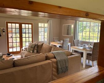 Eagles Rest Cottage - Greytown - Sala de estar