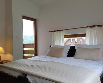 Holiday in the forest with beautiful view of the city of Sarajevo - Sarajevo - Schlafzimmer