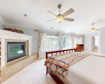 Andria Grove - Stateline - Bedroom