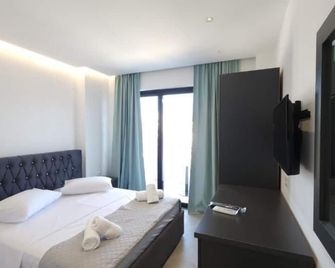 Noa Boutique Hotel - Saranda - Schlafzimmer