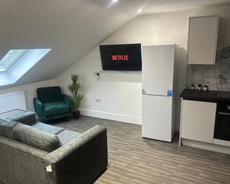 Modern 2-Bed Flat in Long Eaton with Free Parking - Long Eaton - Sala de estar