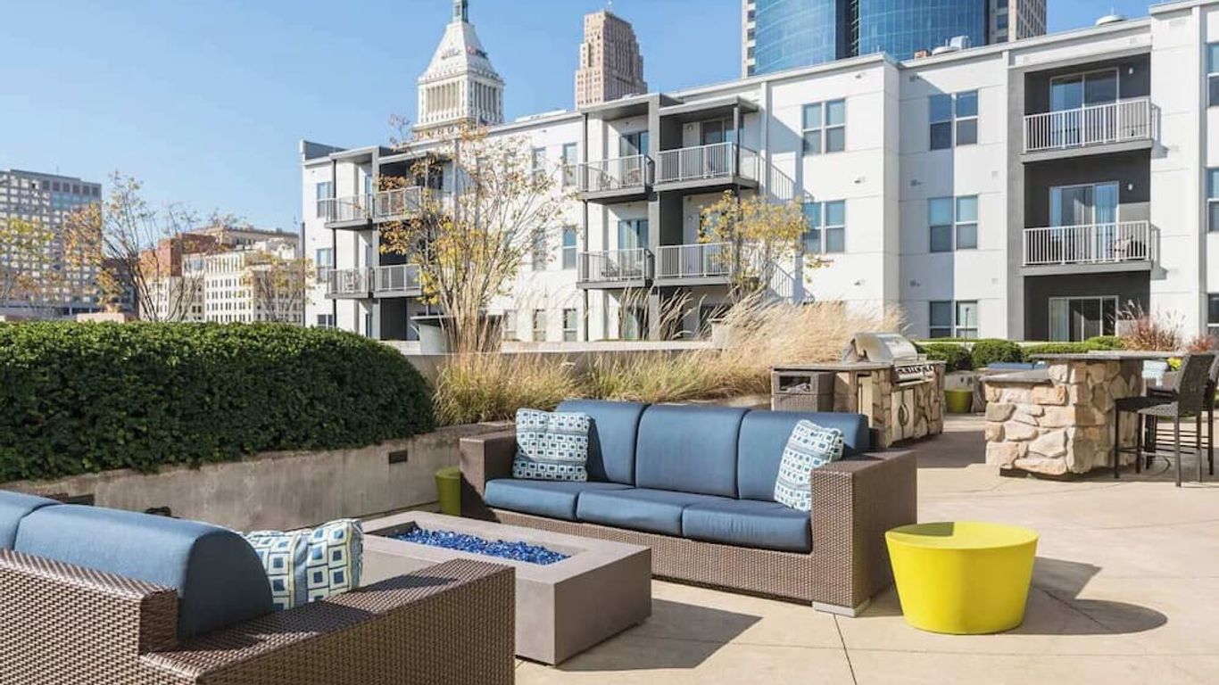 Two Cozysuites at The Banks 18