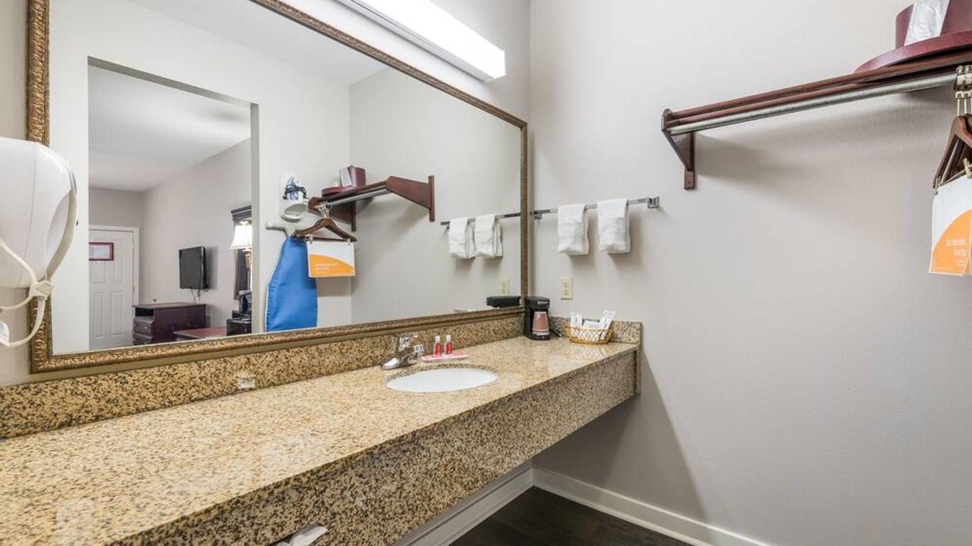 Econo Lodge Inn and Suites Bryant