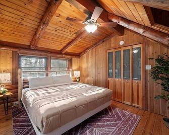 Beautiful Log House in Cranberry - Baden - Bedroom