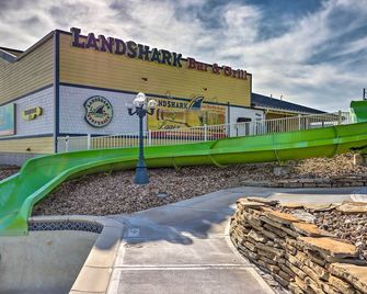 Hot Tub and Deck Margaritaville Resort Retreat! - Osage Beach