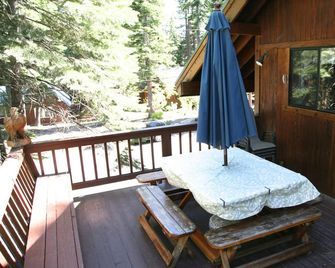 Chalet Style Cabin, 1/2 mile to Chambers Landing Beach - Homewood - Balcony
