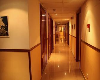 Hostal La Poetisa - Auto Check-In - Culleredo - Flur