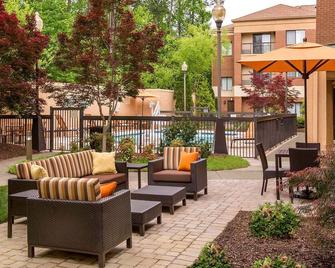 Convenient Stay, Superb Location! 2 Relaxing Units, Free Parking, Onsite Pool - Durham - Terasa