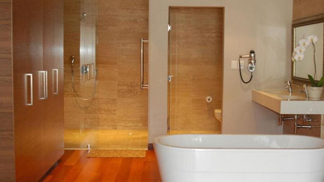 Chapmans Peak Beach Hotel