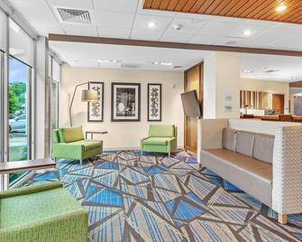 Holiday Inn Express & Suites Mobile - University Area - Mobile - Lobby