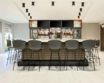 DoubleTree by Hilton Austin-University Area - Austin - Bar