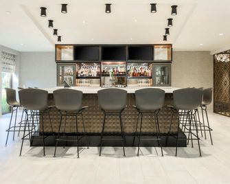 DoubleTree by Hilton Austin-University Area - אוסטין - בר