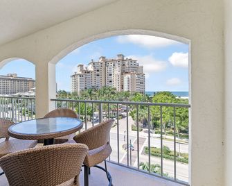 Top Floor Condo, Steps Away From J.W. Marriott and Beach Access - Marco Island - Balcony