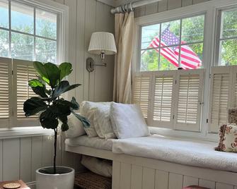 Dickerman Cottage. Located On Cottage Row In The Historic Area Of Mount Dora - Mount Dora - Living room