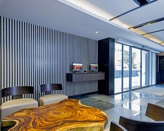 Hotel 81 Premier Star - Singapore - Living room
