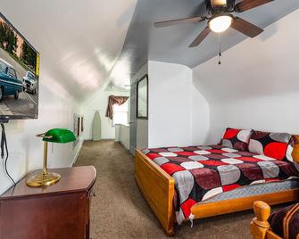Long stay - Spacious 3 bedroom with 3 full bath - Detroit - Habitación