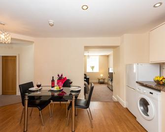 Waterview Deluxe Apartments - Barrow-in-Furness - Dining room
