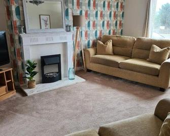 North Coast Property - Number 15 - Thurso - Soggiorno