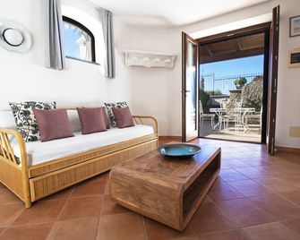 NIDO: private apartment with sea-sunset view, surrounded by nature in Ischia - Forio - Living room