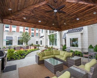 Staybridge Suites Miamisburg By IHG - Miamisburg - Innenhof