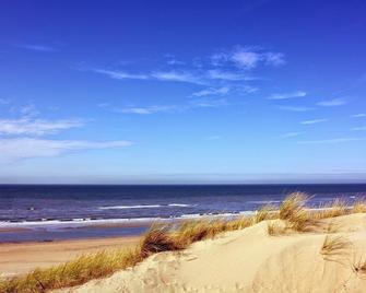Stylish bungalow near the sea with fireplace - Noordwijkerhout - Beach