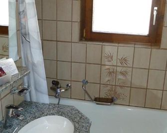 Hotel & Restaurant Monte-Moro Saas-Almagell - Saas-Almagell - Bathroom