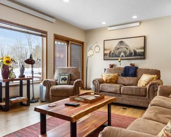 Outpost: Teton Shadows Shoshone D - New to Outpost Portfolio - Jackson - Living room