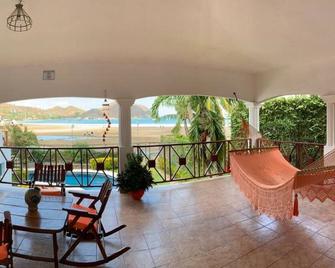 Hc Liri Hotel - סן חואן דל סור - מרפסת