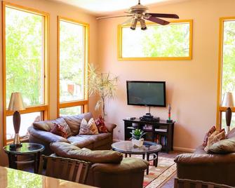 Private Luxury Villa Kitchen Pool & Hot Tub, 5~ minute walk from Zion Entrance. - Springdale - Salon