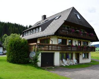 Hotel Zum Löwen - Unteres Wirtshaus - Titisee-Neustadt - Rakennus