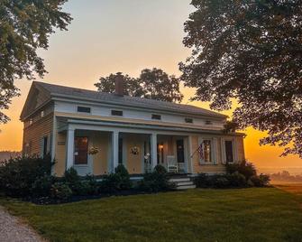 The ultimate cottagecore experience in a serene country setting overlooking USA's #1 State Park - Perry - Building