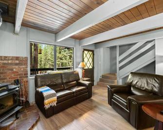 19 Sioux Trail - Your Graeagle Retreat - Graeagle - Living room