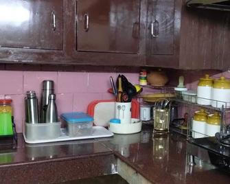 Affordable no frills homestay - Noida