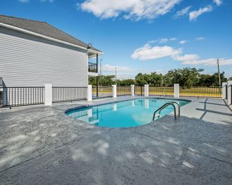 Econo Lodge Biloxi Beach - Biloxi - Piscina