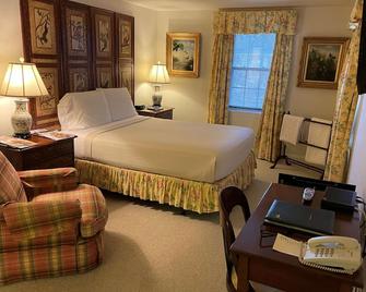 Exceptional Spacious Room w/Gas Fireplace, Sitting Room, Marble Bathroom, Spa - Montchanin - Slaapkamer