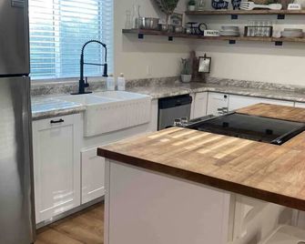 Historic Rails Retreat - West Monroe - Кухня