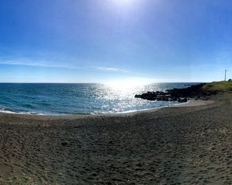 Apartment with balcony, swimming pool and sea views - Ponta Delgada - Beach