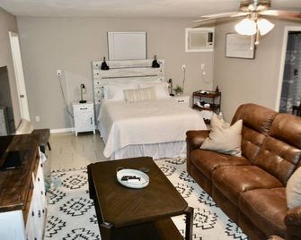 Cozy Private Guest Suite, Unit #1 - Spring - Bedroom