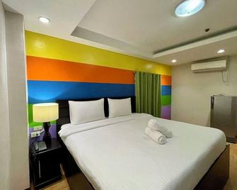 Hotel America - Angeles City - Bedroom