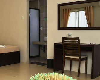 Columbus Plaza Hotel - General Santos - Chambre