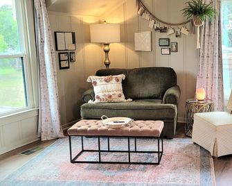 The Compass Loft Studio Near Tsu With Ev Charger - Stephenville - Huiskamer