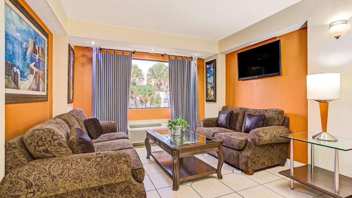Days Inn & Suites by Wyndham Tampa near Ybor City