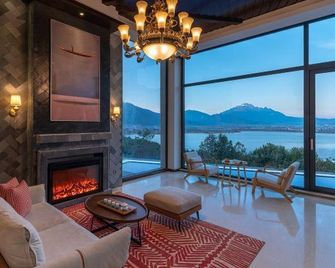 Lijiang Shanhai Villa Resort Hotel - Lijiang - Living room