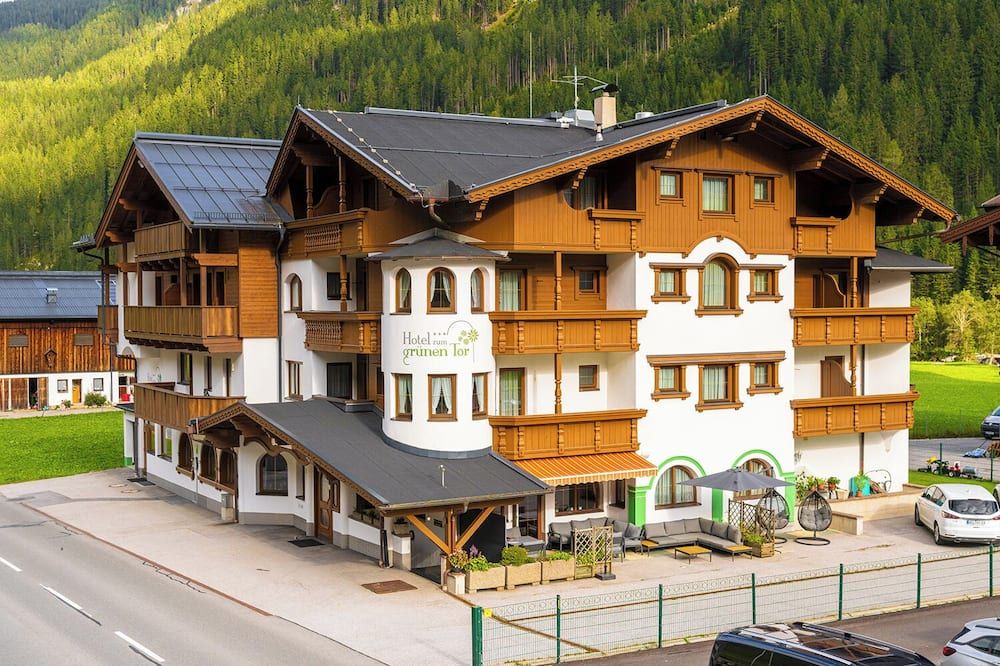 Hotel zum grünen Tor - Tux - בניין